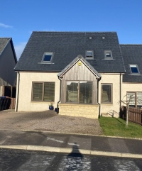 Front of 3 Brighead Way, Inverbervie. End-terrace house with paved driveway