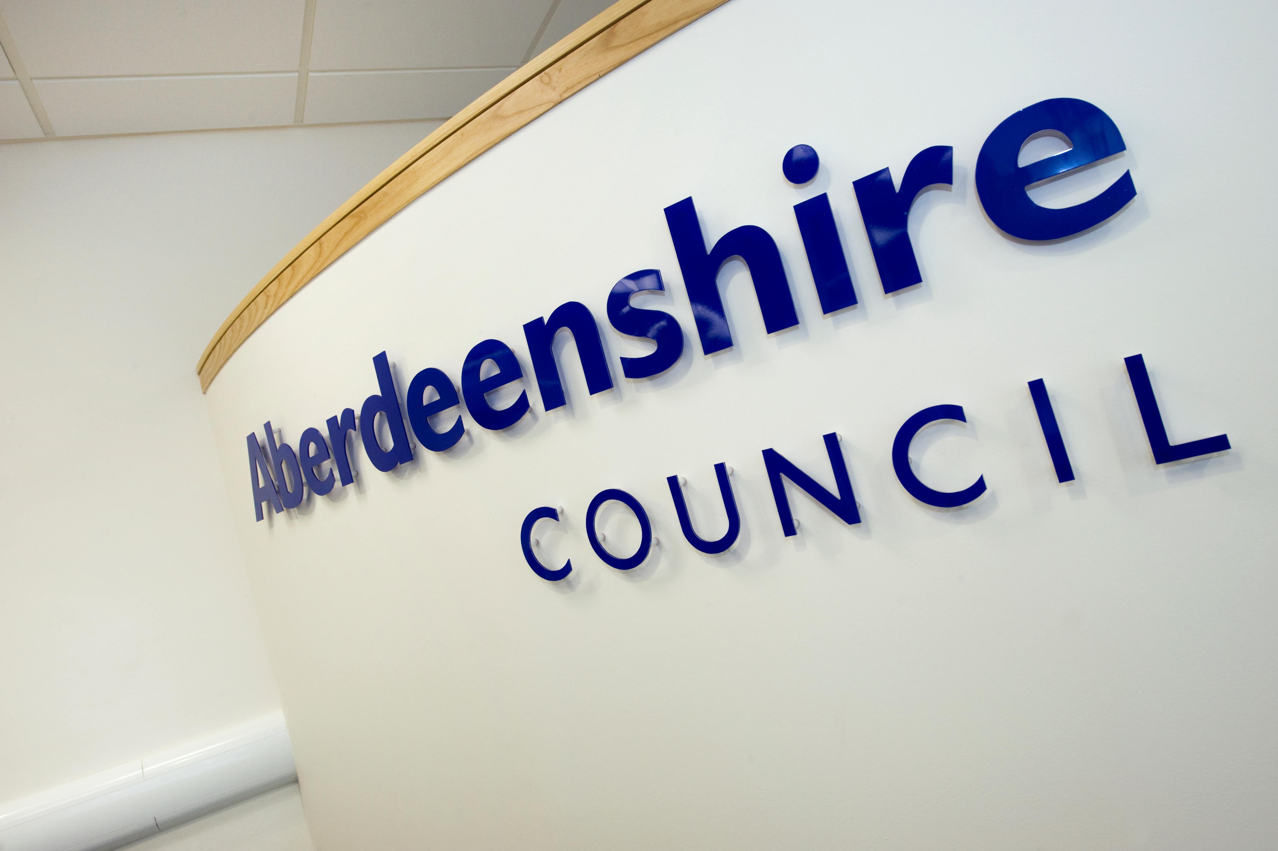 A picture of a white sign with the words Aberdeenshire Council in blue